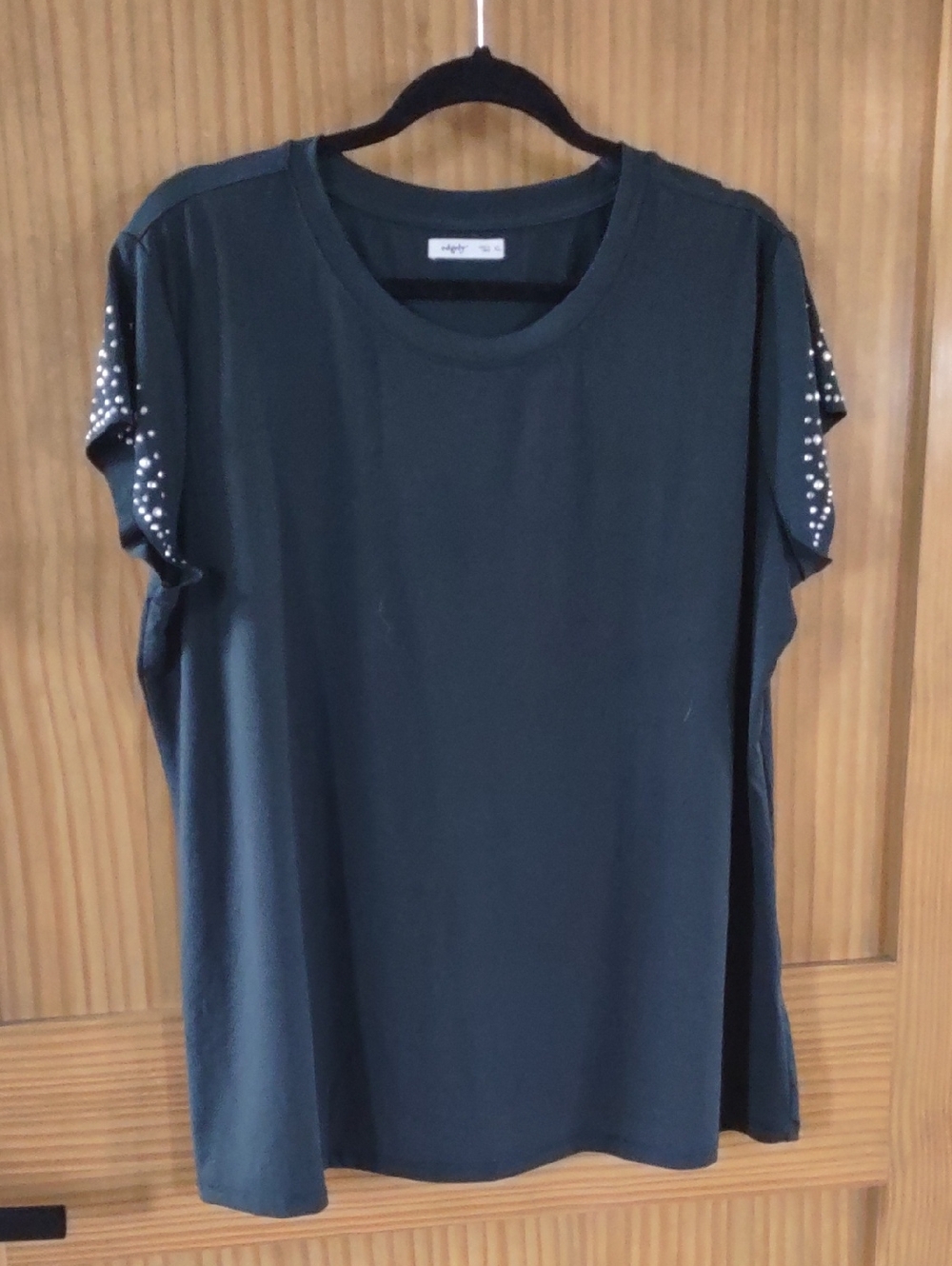 XL edgely Dark Green Short Sleeve Top with Studded Rhinestone Sleeve Detail